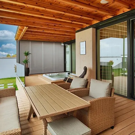Peninsula Luxury & Spa 2