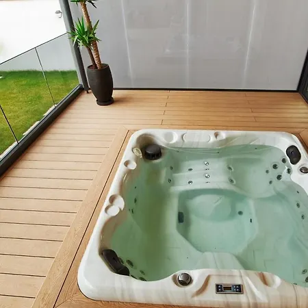 Peninsula Luxury & Spa 2 Lumina